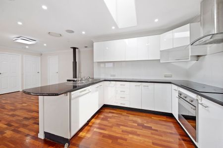 Idyllic Family Home - Photo 4