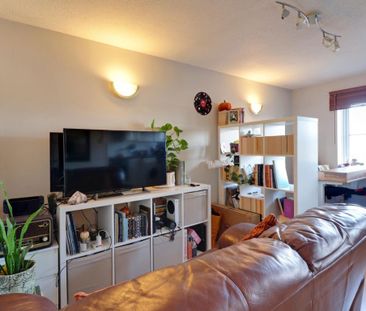 A 1 Bedroom Flat in Coppice Gate GL51 9QJ - Photo 3