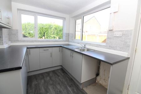 3 bedroom semi-detached house to rent - Photo 2