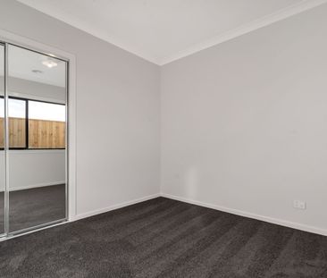 Modern Family Home - Photo 6