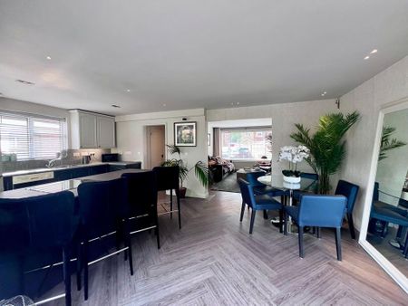 4 bedroom detached house to rent - Photo 2