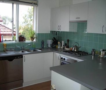 Bright 2 Bed in Elwood - Photo 5