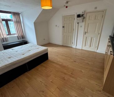 Studio to rent - Photo 2