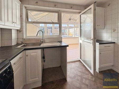 Basildon, SS15 5BN - Photo 4