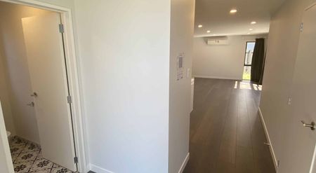 1 Henry Lloyd Place, Silverdale - Photo 3