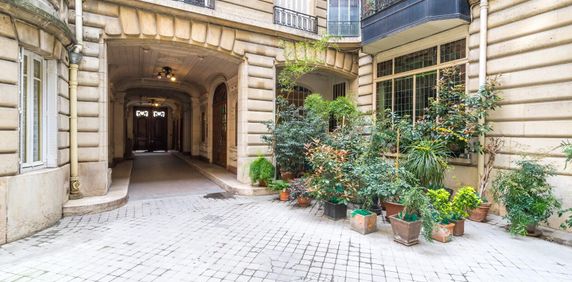 location Appartement T4 DE 138.57m² À PARIS - Photo 2