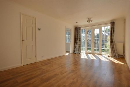 4 bedroom semi-detached house to rent - Photo 4