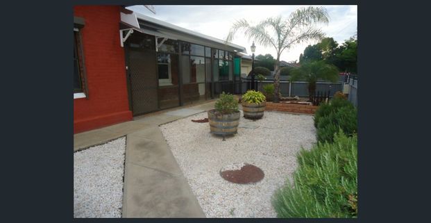 Lovely Maintained Character Bungalow in Prime Location - Photo 1