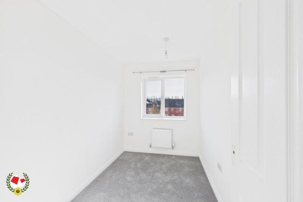 Thatcham Avenue, Kingsway, Gloucester - Photo 1