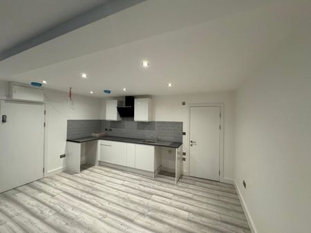 1 Bed Flat, Cranbrook Road, IG6 - Photo 3