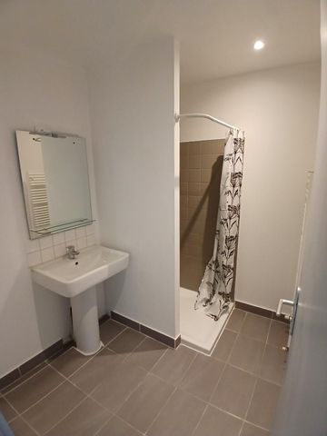 Location Maison 3 pièces 66m² SAUVETERRE DE GUYENNE 33540 - Photo 3