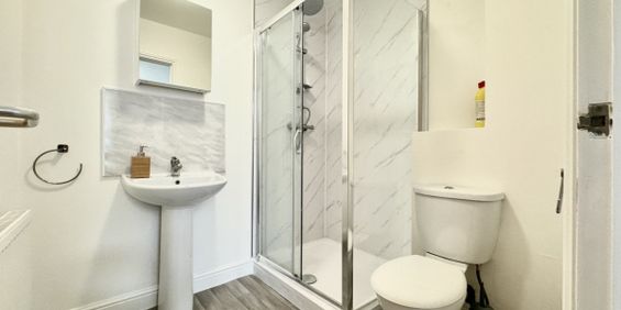 Gladstone Street - Photo 3