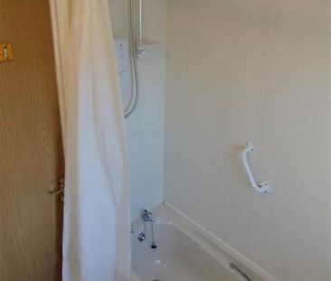 1 bedroom retirement property to rent - Photo 6