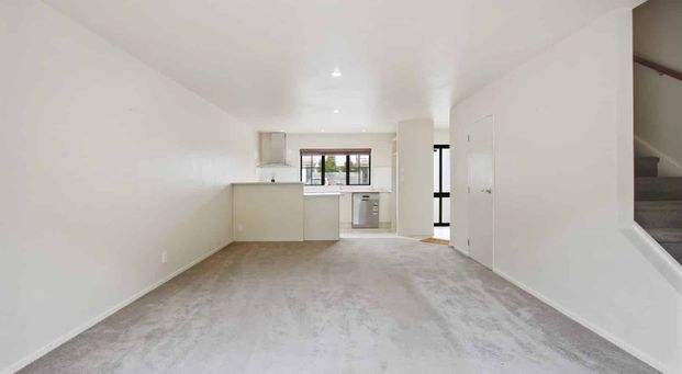 Prime Location & Low Maintenance Townhouse! - Photo 1