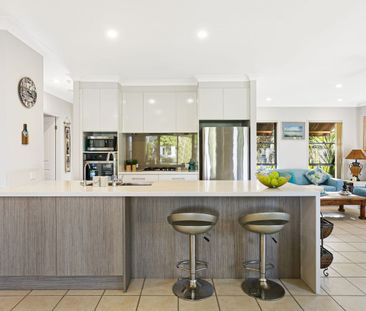 SPACIOUS 3 BEDROOM HOME WITH DOUBLE GATE SIDE ACCESS AND BACKING ON... - Photo 6