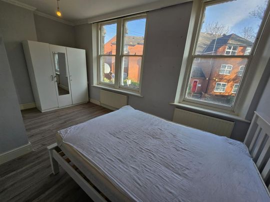 2 Bed Flat, Denmark Road, SE5 - Photo 1