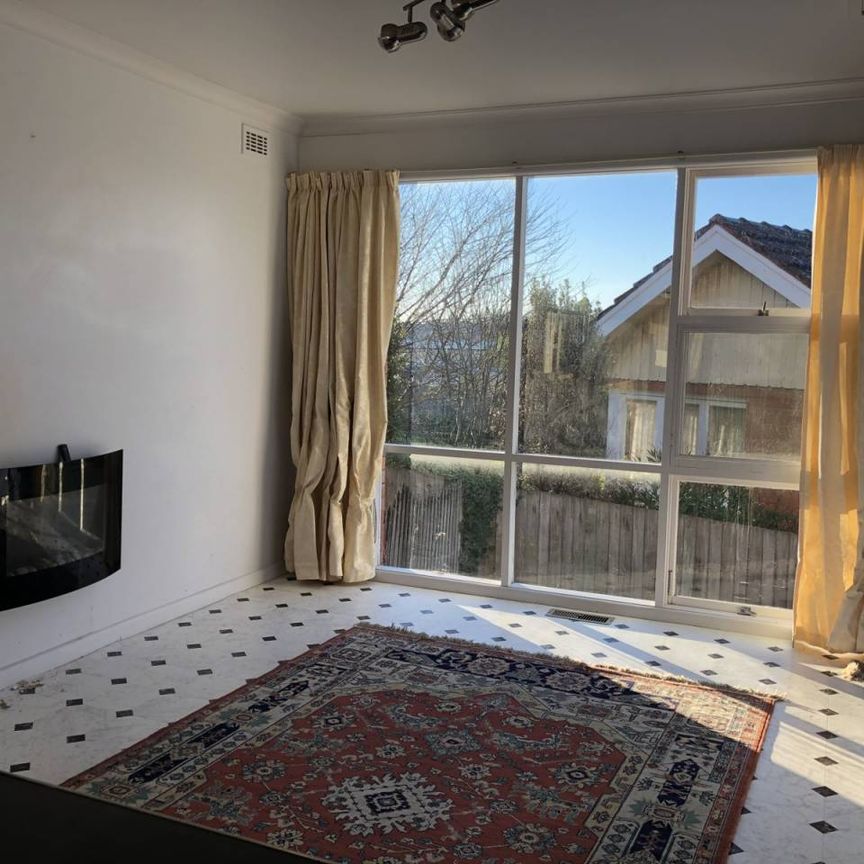 Close to it all ! - Photo 1