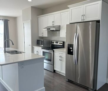 3 Bedroom Upper Unit in Rosewood – Former Showhome - Photo 6
