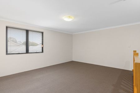 Beautifully Renovated Townhouse in Kelmscott - Photo 2