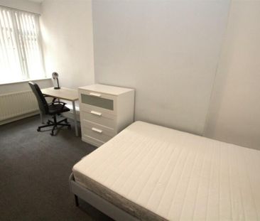 8 bedroom terraced house to rent - Photo 4