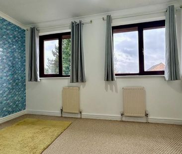 4 bedroom semi-detached house to rent - Photo 2