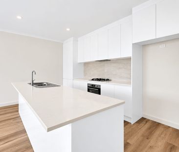 Beautiful 3-Bedroom Home in Prime Seaford Location - Photo 4