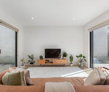 4 bedrooms + 3 bathrooms - Photo 2