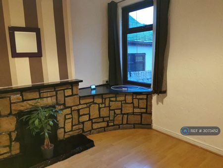 2 bedroom terraced house to rent - Photo 2