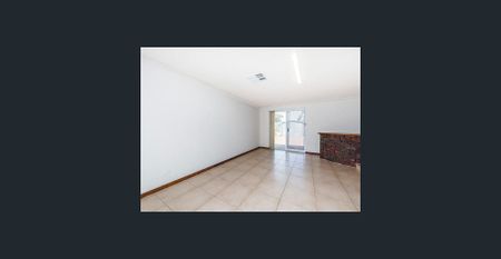 Large Family Home - Lawn mowing included!! - Photo 3