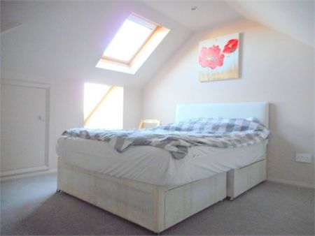 5 bedroom Semi-detached house to rent - Photo 2