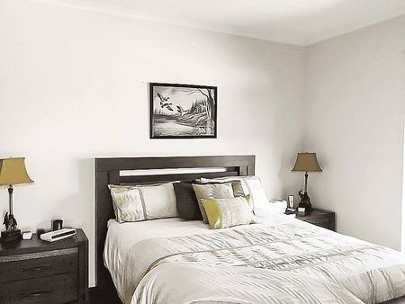 Welcome Home - Four Bedroom Family Home in Cul-de-Sac - Photo 3
