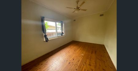 PRIME LOCATION! - Photo 4