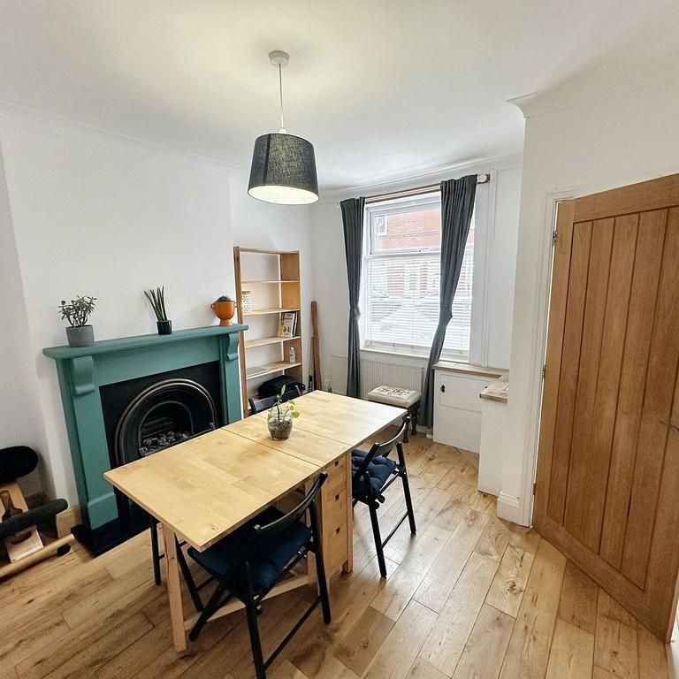 2 bedroom terraced house to rent - Photo 1