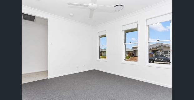 Modern Family Home in a Prime Bayside Location - $700 with an increase to $800 on 28/01/26 - Photo 1