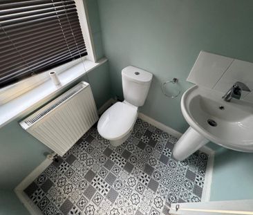 3 bedroom semi-detached house to rent - Photo 4