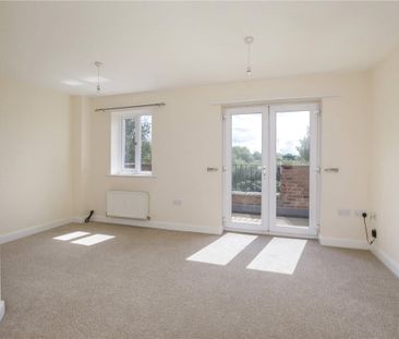 Well-presented and deceptively spacious three bedroom, three-storey... - Photo 2
