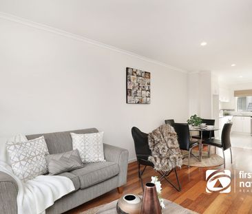 Stylish Three-Storey Townhouse in Prime Location! - Photo 1