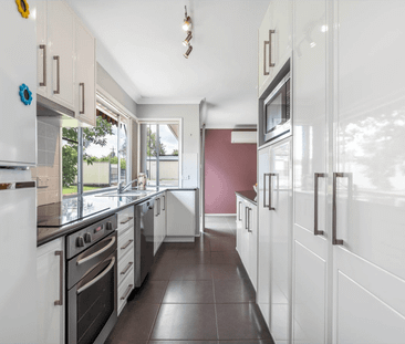 Beautiful 3 Bedroom Home - Photo 6