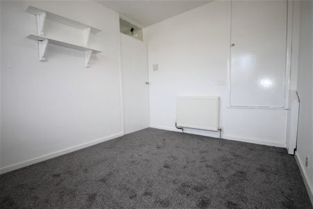 Peninsular Close, Feltham,TW14 - Photo 3