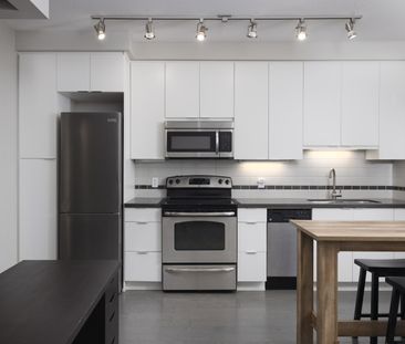 9025 Highland Crt (3rd Floor), Burnaby - Photo 1