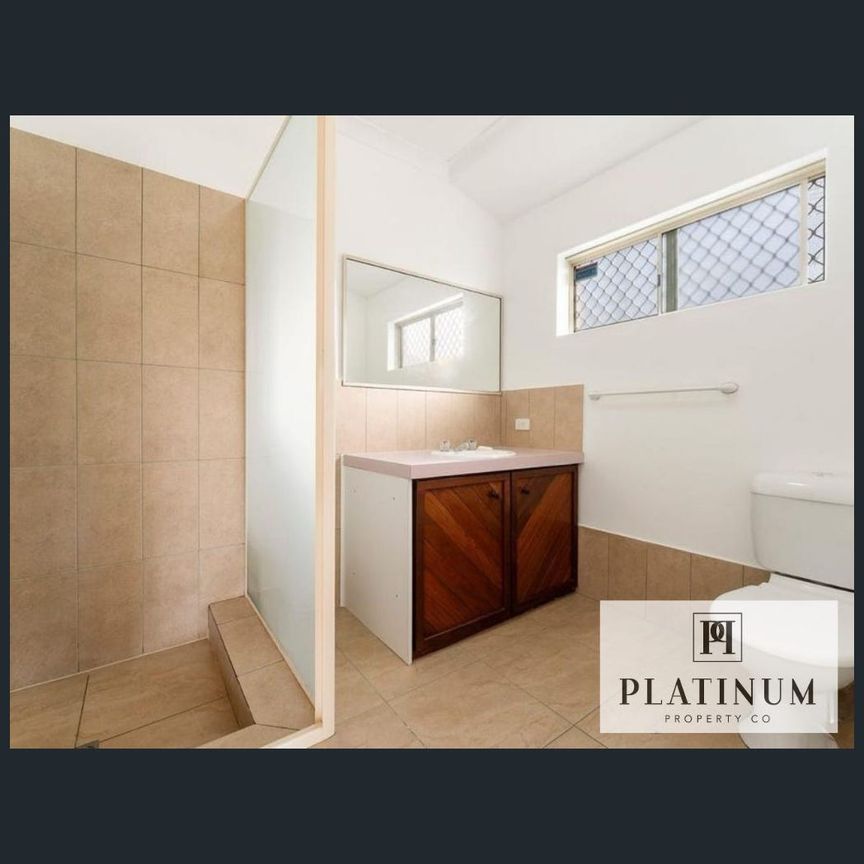 4 Oleander Place, Halls Head, WA 6210 - Photo 1