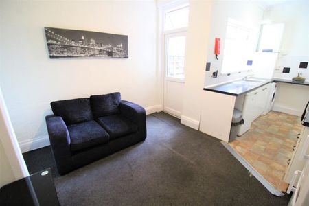 Room For Rent Wisborough Road, Southsea - Photo 2
