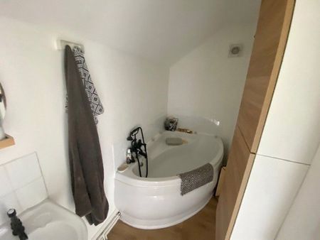 3 bedroom semi-detached house to rent - Photo 5