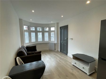 Chester Avenue, Twickenham, TW2 6AG - Photo 2