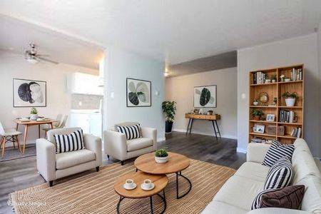 Chelsey Apartments - Photo 3
