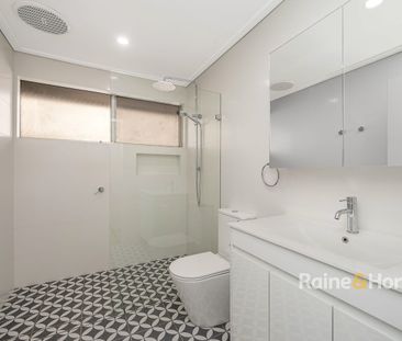 BEAUTIFUL MODERN LARGE FAMILY HOME - Photo 6