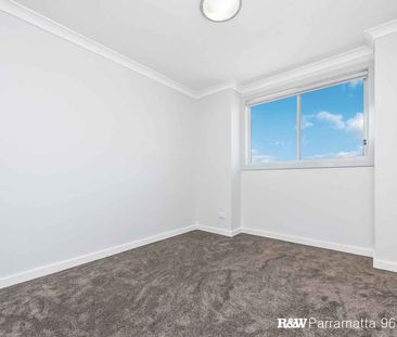 MODERN 3 BEDROOM TOWNHOUSE - Photo 2