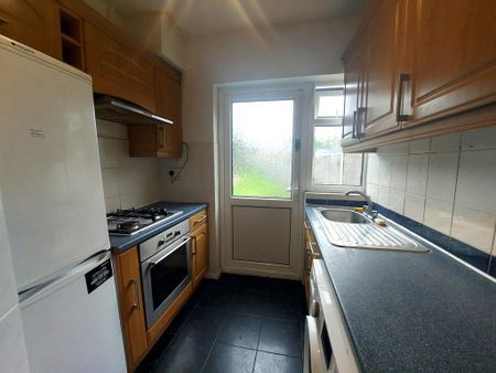 3 bedroom semi-detached house to rent - Photo 4