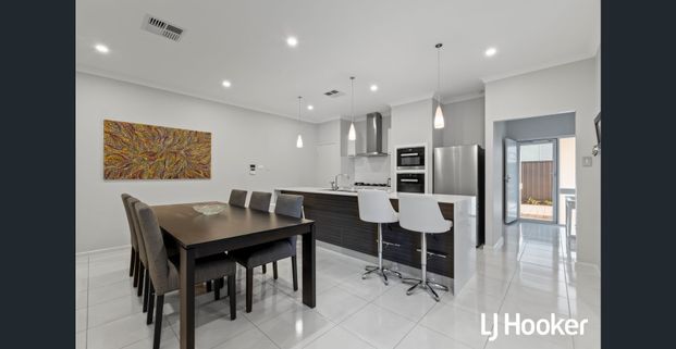 Luxurious Executive Family Home Awaits - Photo 1