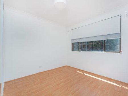 Spacious Two Bedroom Apartment - Photo 5